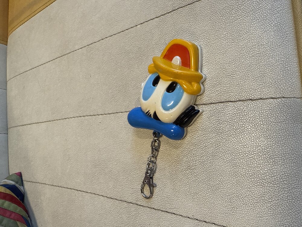 Donald Pocket Pop – Vintage Keychain Mirror