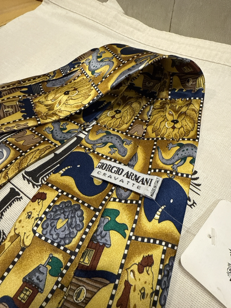 Giorgio Armani Cravatte %100 Silk Tie | Rare 