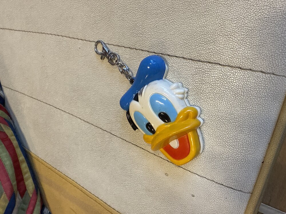Donald Pocket Pop – Vintage Keychain Mirror