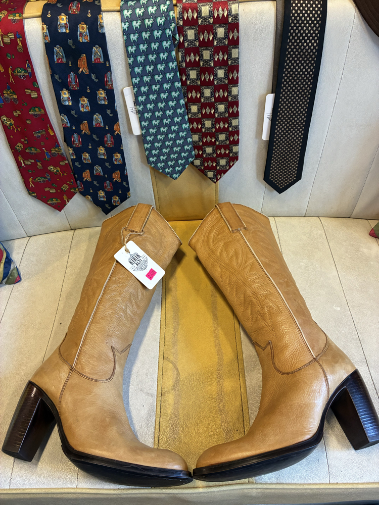 Camel Lovers Boots