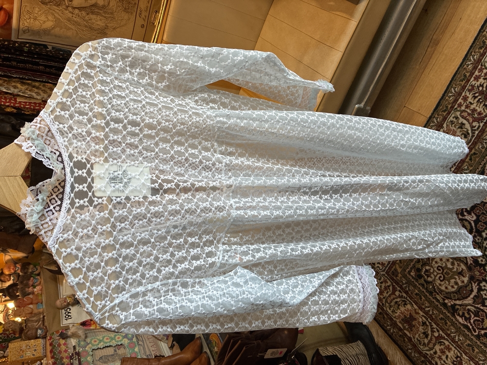 70’s White Lace Robe — Dreamlight Whisper