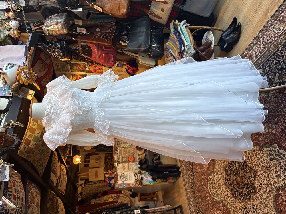 1970’s Vintage Lace Ruffle Wedding Dress