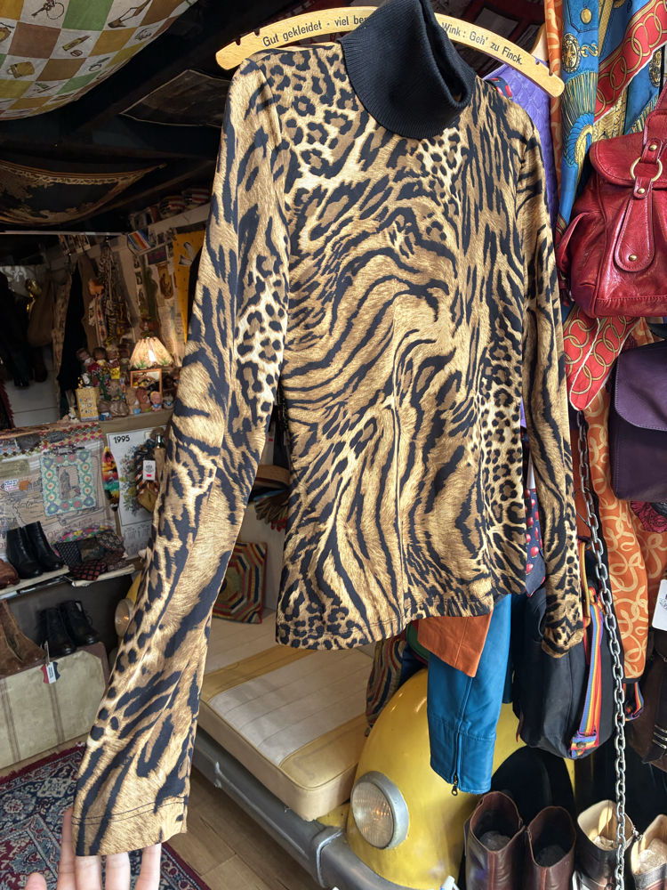 Leo Top