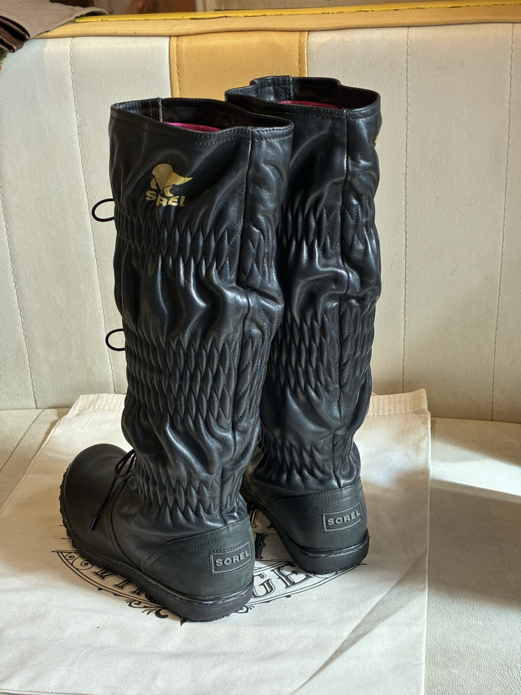 RARE SOREL FIRENZY BOOTS