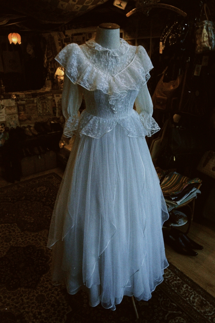 1970’s Vintage Lace Ruffle Wedding Dress