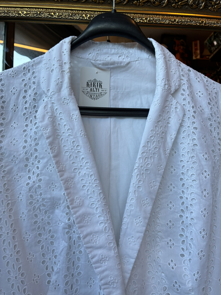 90's Lace Details Shirt