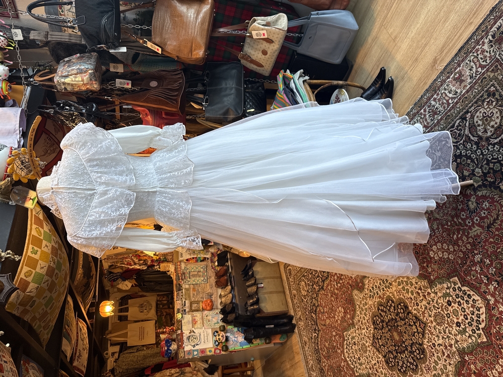 1970’s Vintage Lace Ruffle Wedding Dress