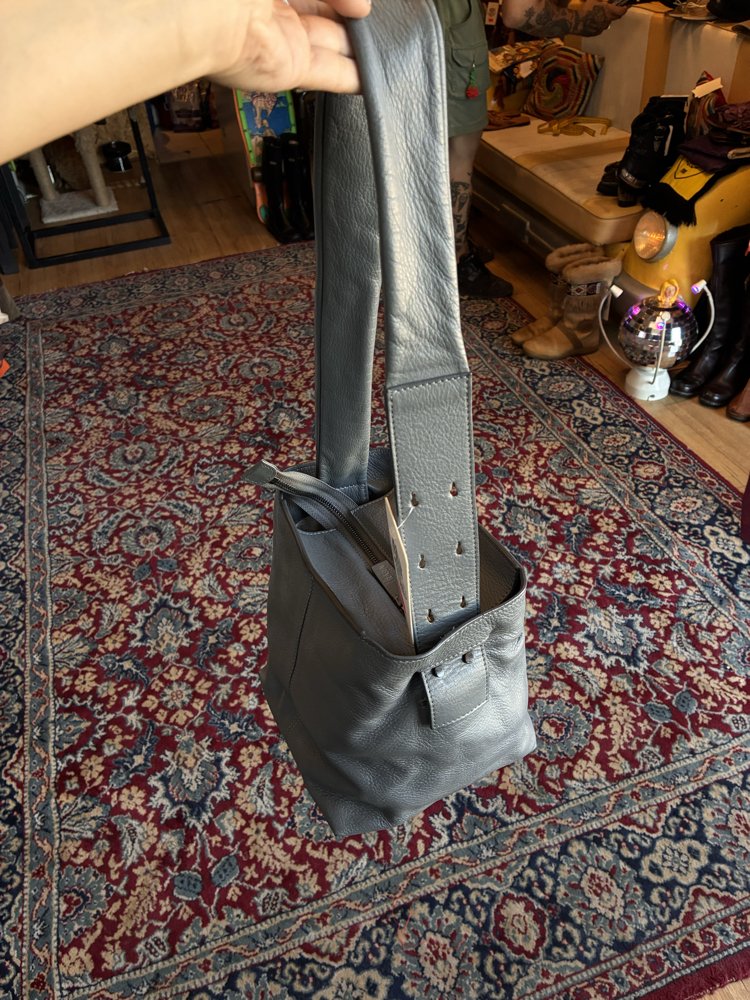 rara Leather Box Bag