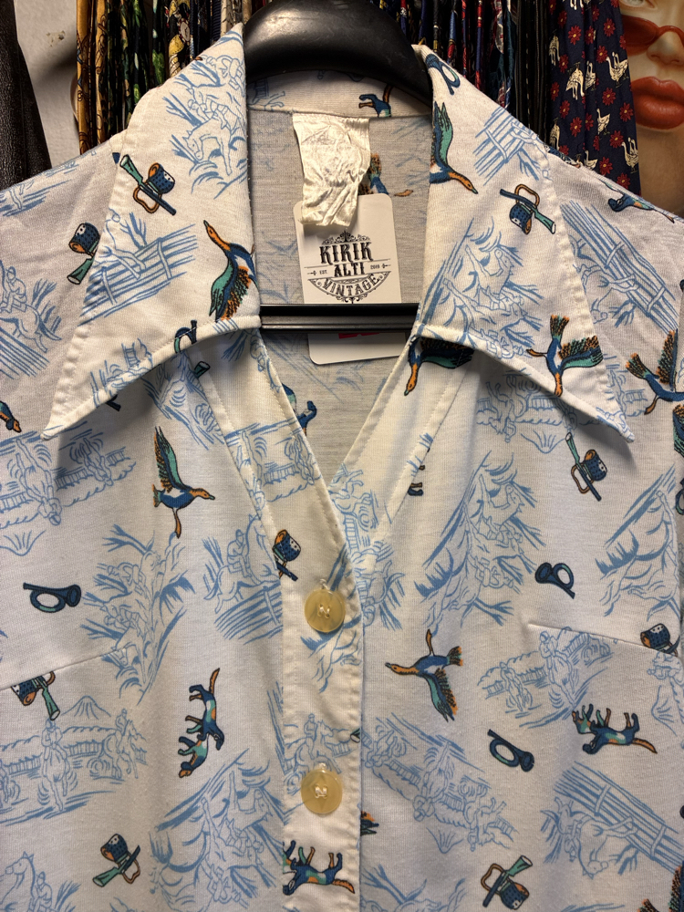 70s Hunting Themed Dagger Collar Vintage Shirt
