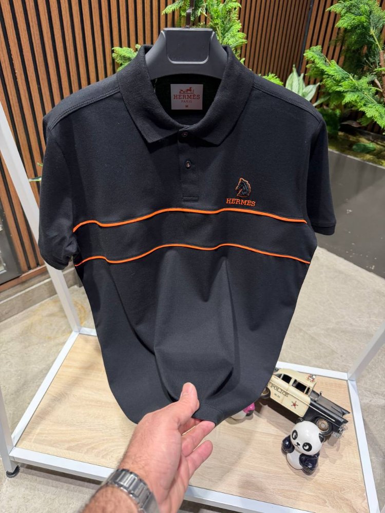Hermès Paris: Turuncu Detaylı İkonik Polo Yaka
