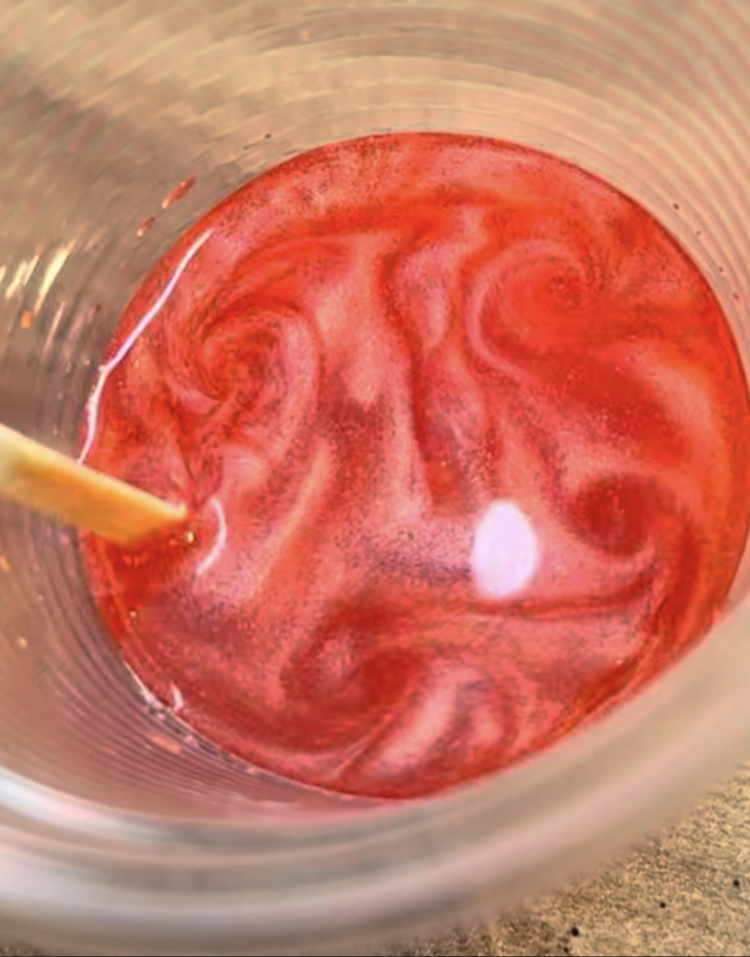 Metalik transparan pigment kırmızı