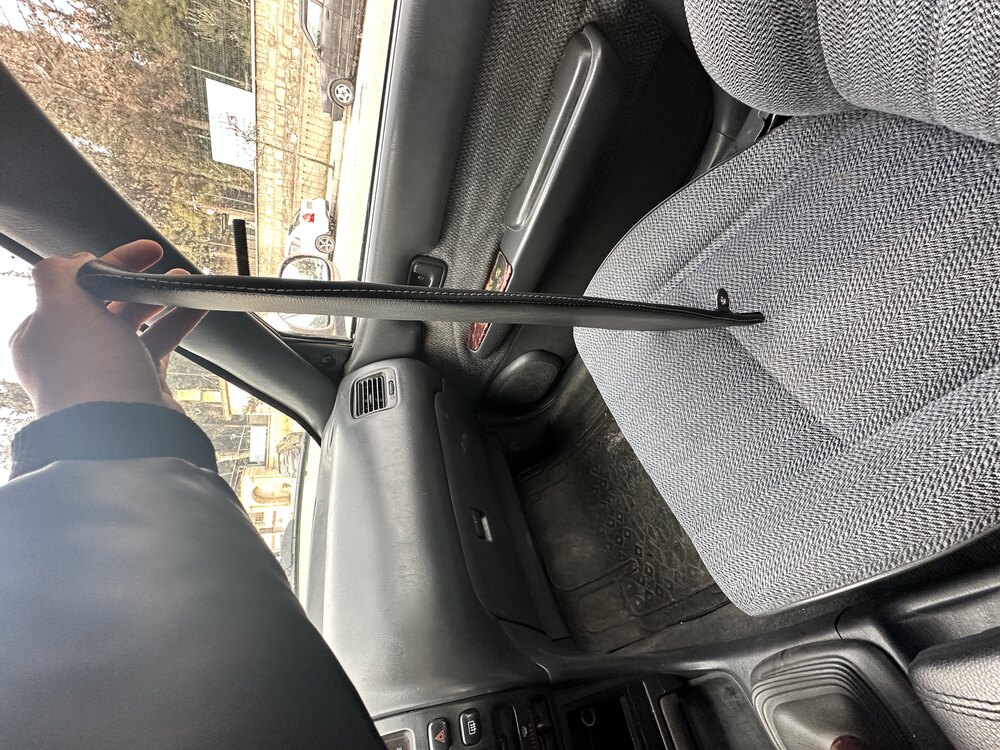 İNCE KESİK KOLTUK