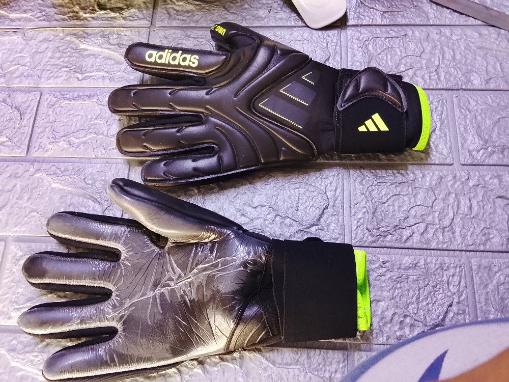 Adidas eldiveni 9 numara