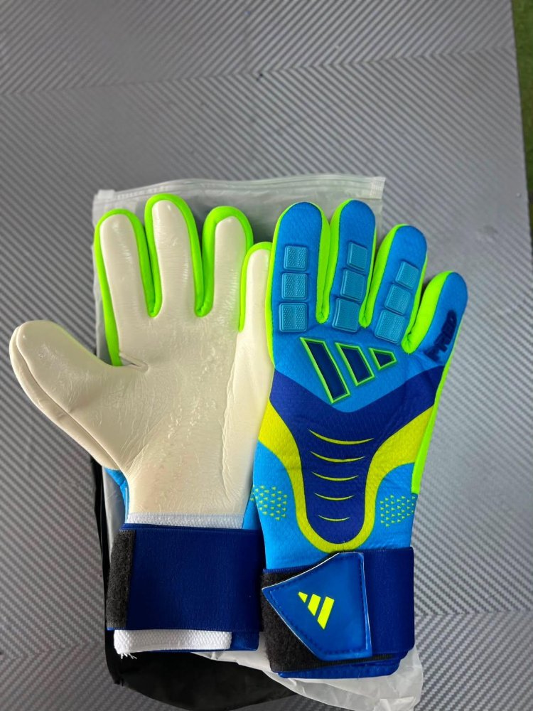 Adidas eldiveni 8 9 10 numaraları mevcuttur 