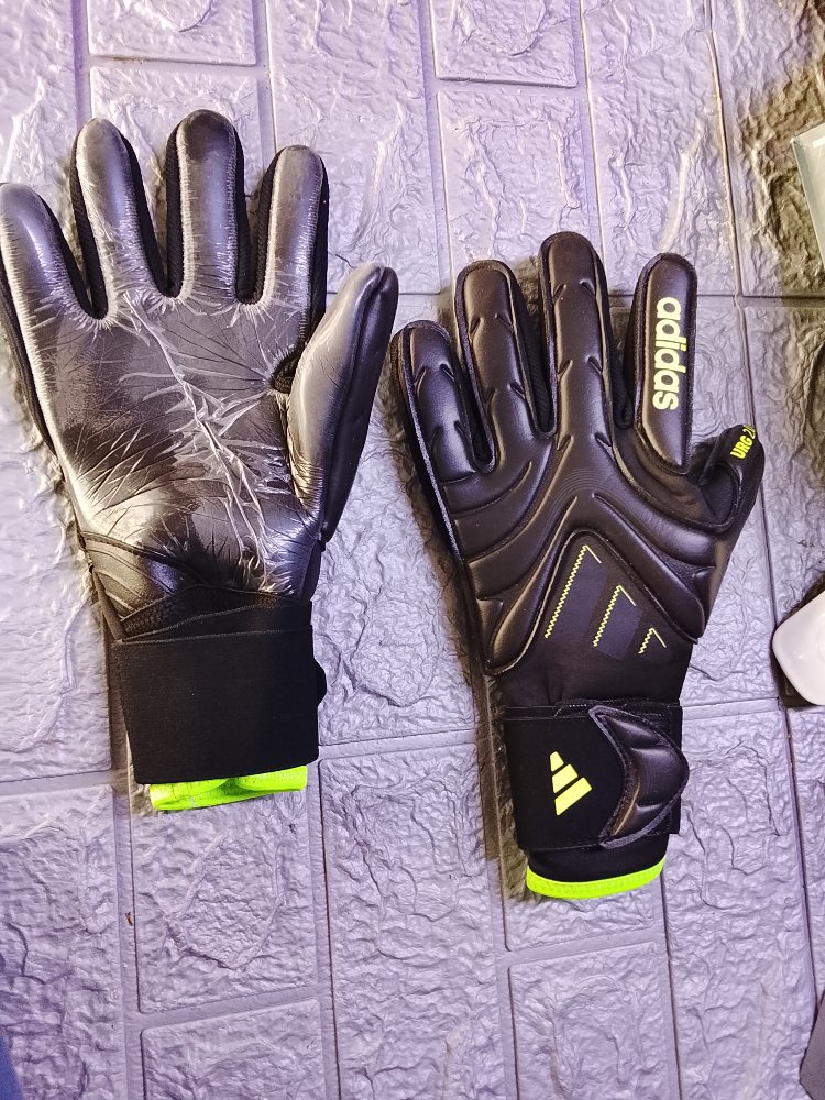 Adidas eldiveni 9 numara