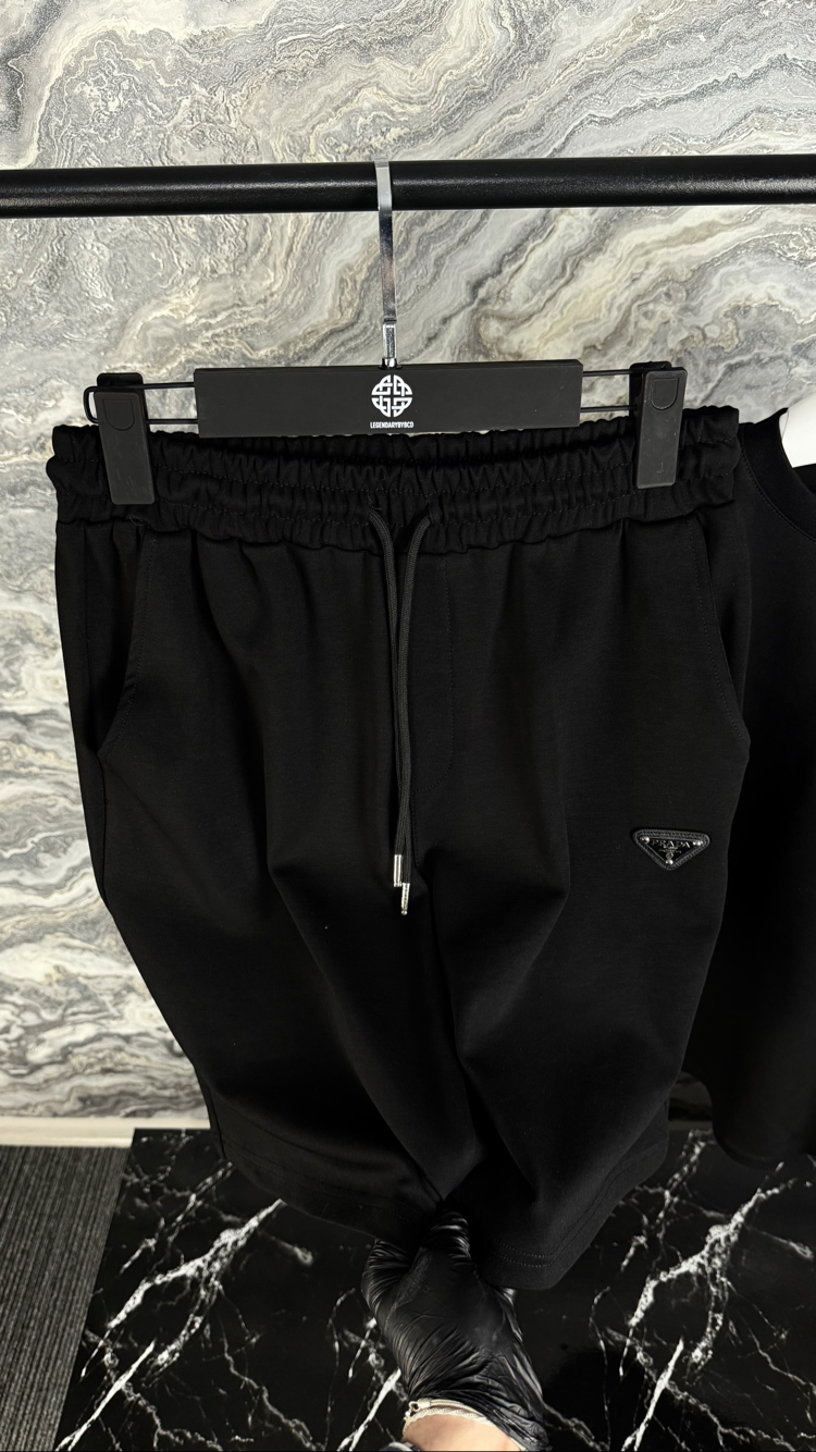 Prada Logo Detaylı Premium Şortlu Takım | Duble Scuba Kumaş, Metal Patch Logo & Bel Lastikli.