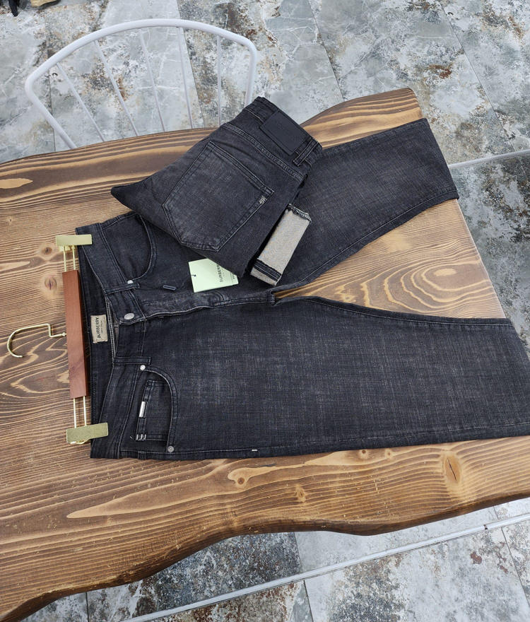 Burberry Slim Fit Luxury Denim | Premium Italian Dokunuş & İkonik Detaylar