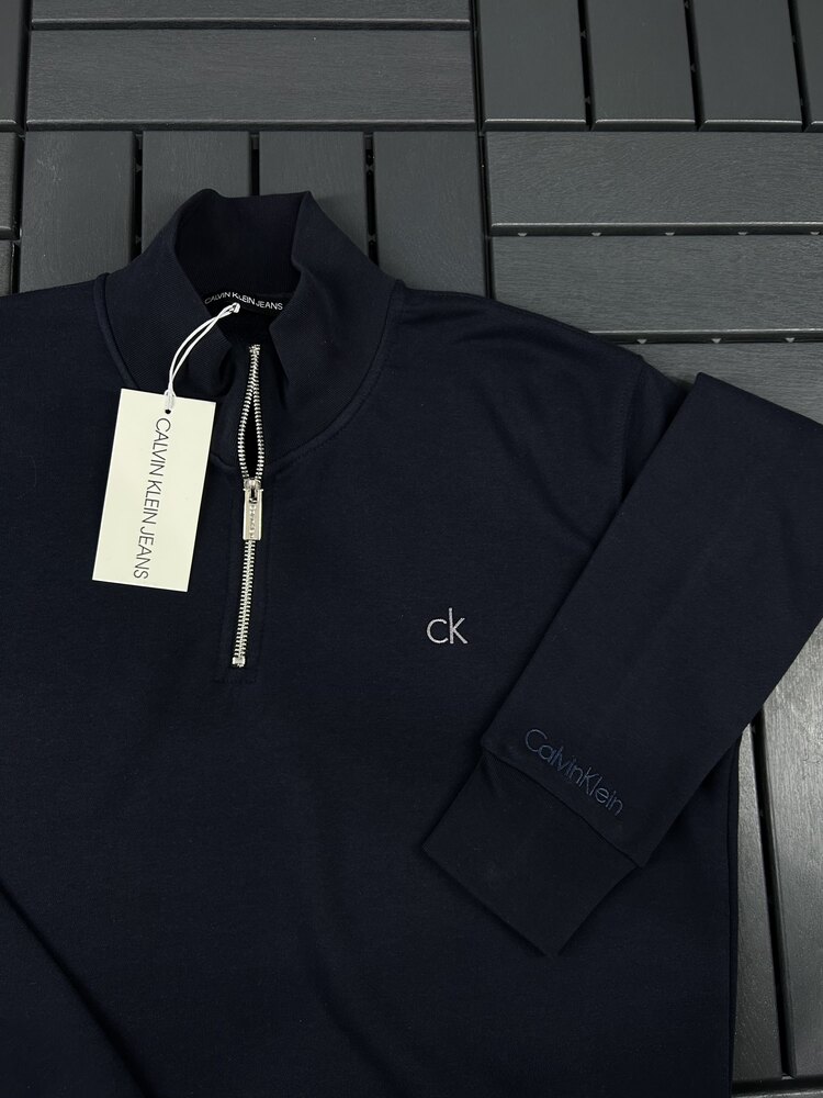 Calvin Klein Dik Yaka Fermuarlı Göğüs ve Kol Ucu Nakış İşleme %100Pamuk Sweatshirt.