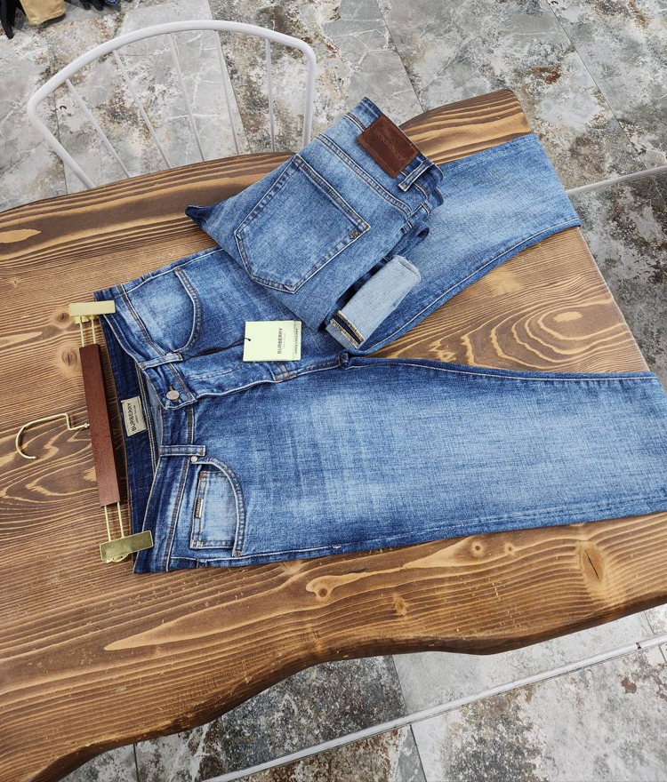 Burberry Slim Fit Luxury Denim | Premium Italian Dokunuş & İkonik Detaylar