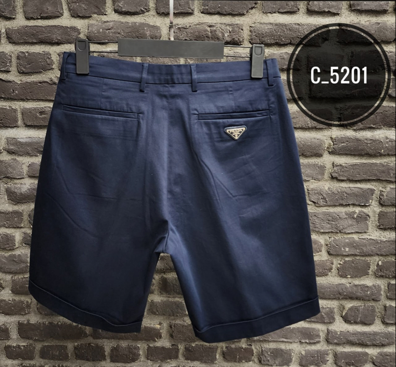 PRADA Premium Cotton Gabardine Şort | Arka Kapaklı Cep & Triangle Logo Detay.