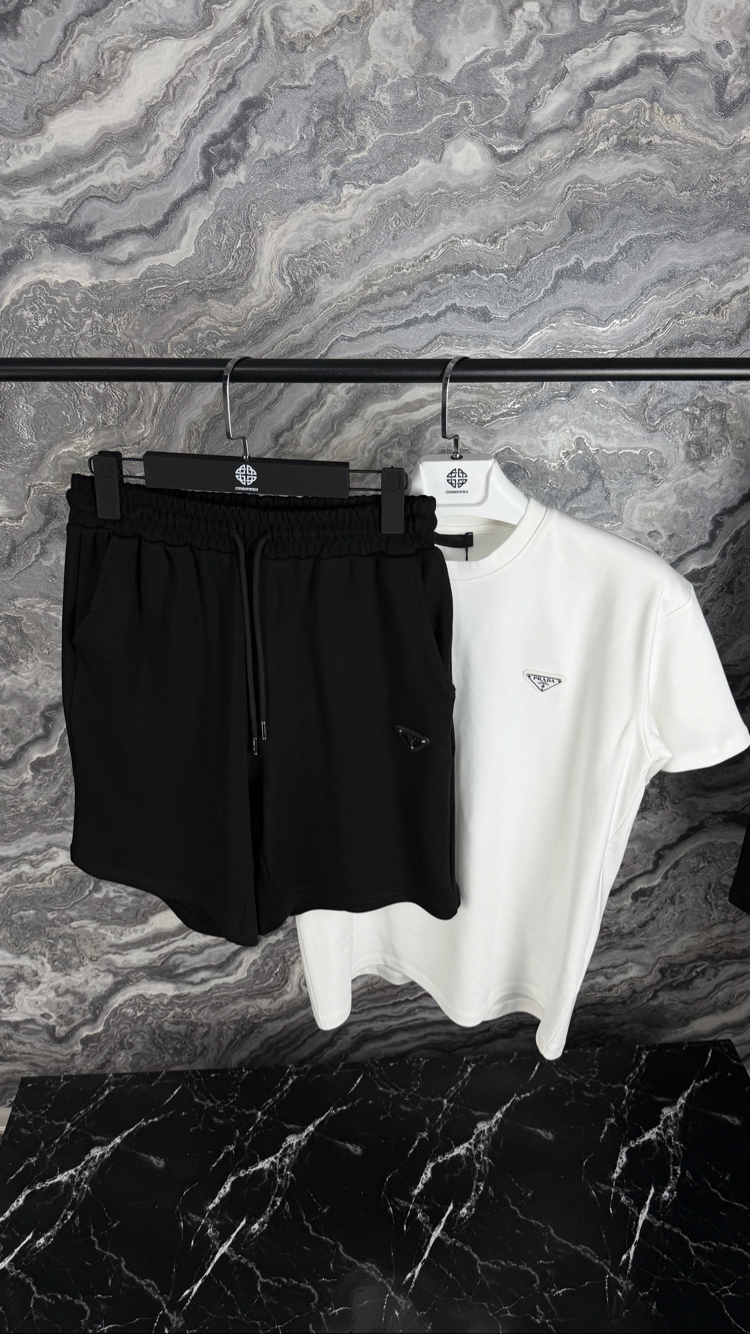 Prada Logo Detaylı Premium Şortlu Takım | Duble Scuba Kumaş, Metal Patch Logo & Bel Lastikli.