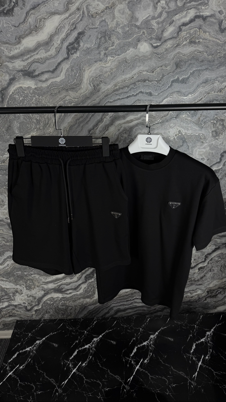 Prada Logo Detaylı Premium Şortlu Takım | Duble Scuba Kumaş, Metal Patch Logo & Bel Lastikli.