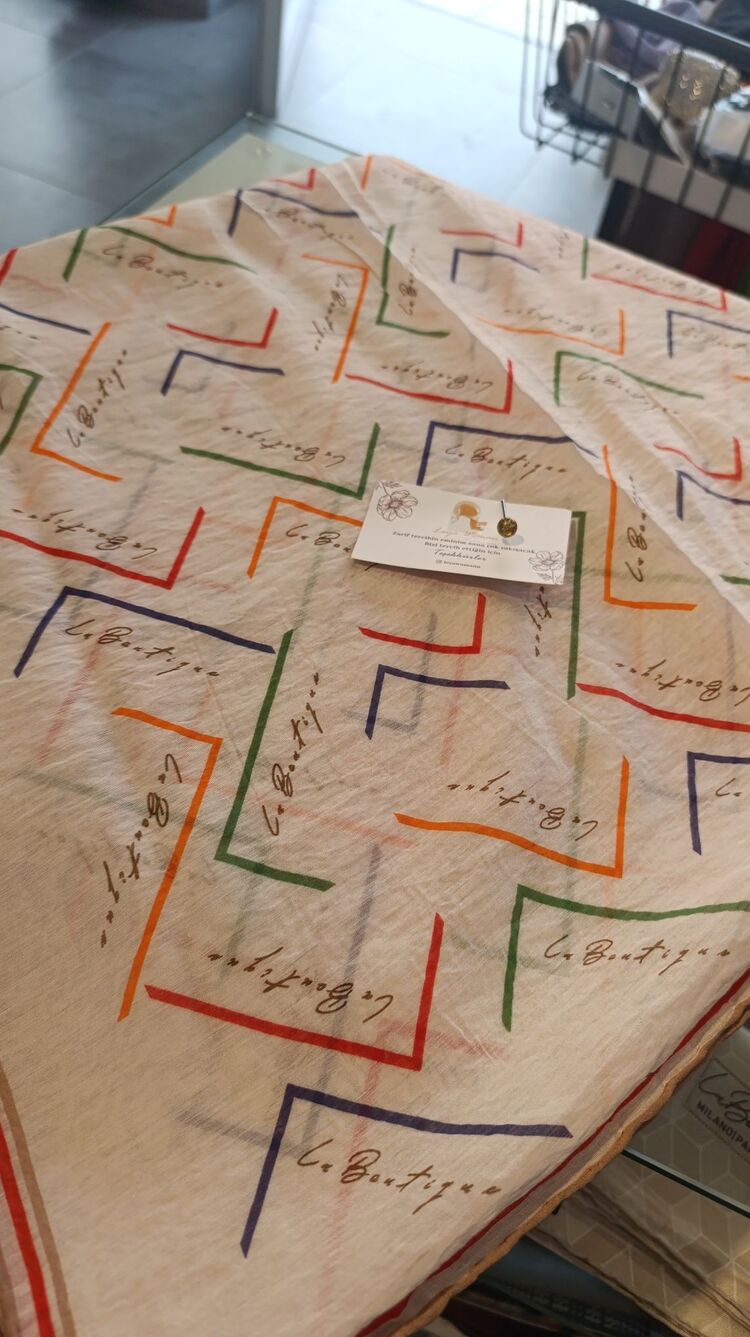  La Boutique Yaz serinligi şal 
