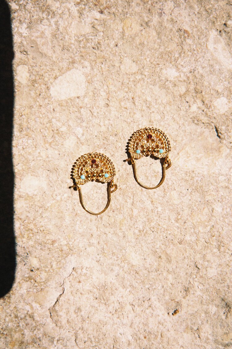 Marde, Avaşîn Earring