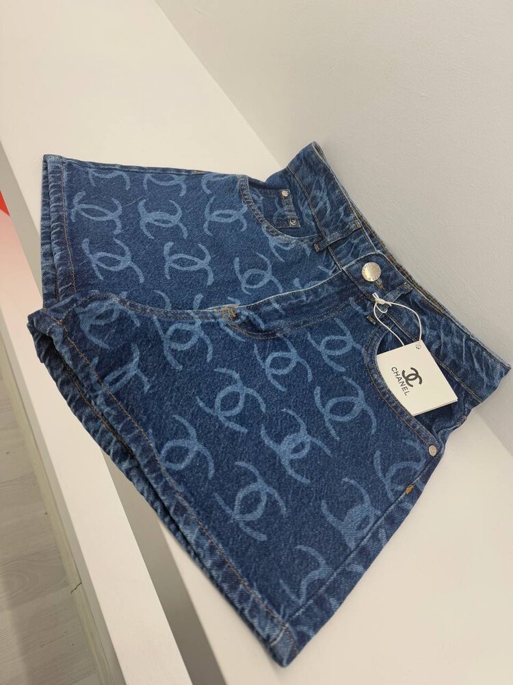 Chanel Taşlı Şort