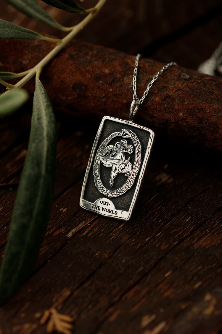 925K Gümüş The World Tarot Kolye