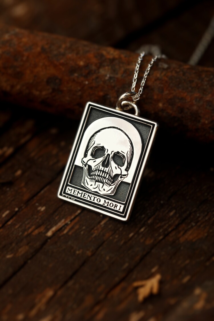 925K Gümüş Memento Mori Kolye