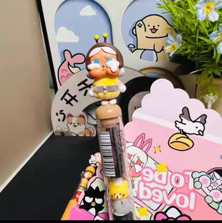 Ağlayan bebek figürlü kalem (iki adet )