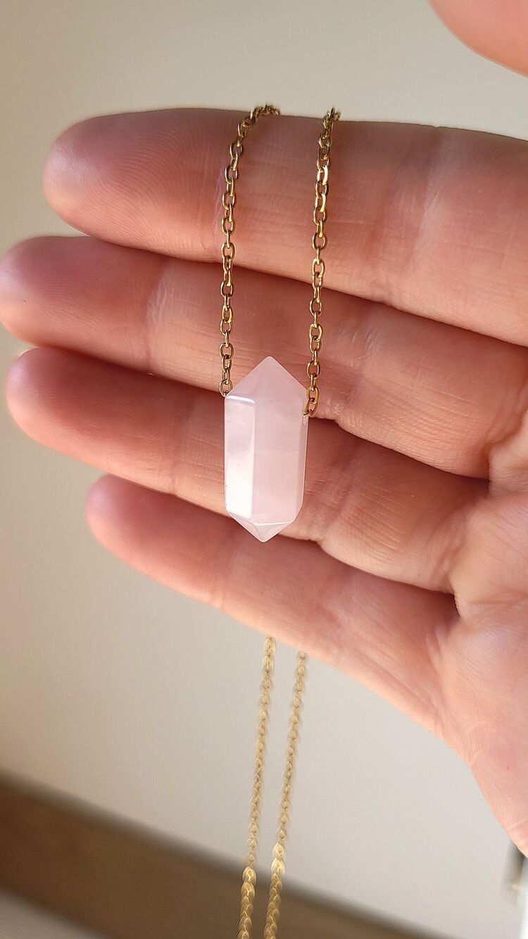 Pembe Kuvars Çelik Kolye - Altın Sarısı Renkli