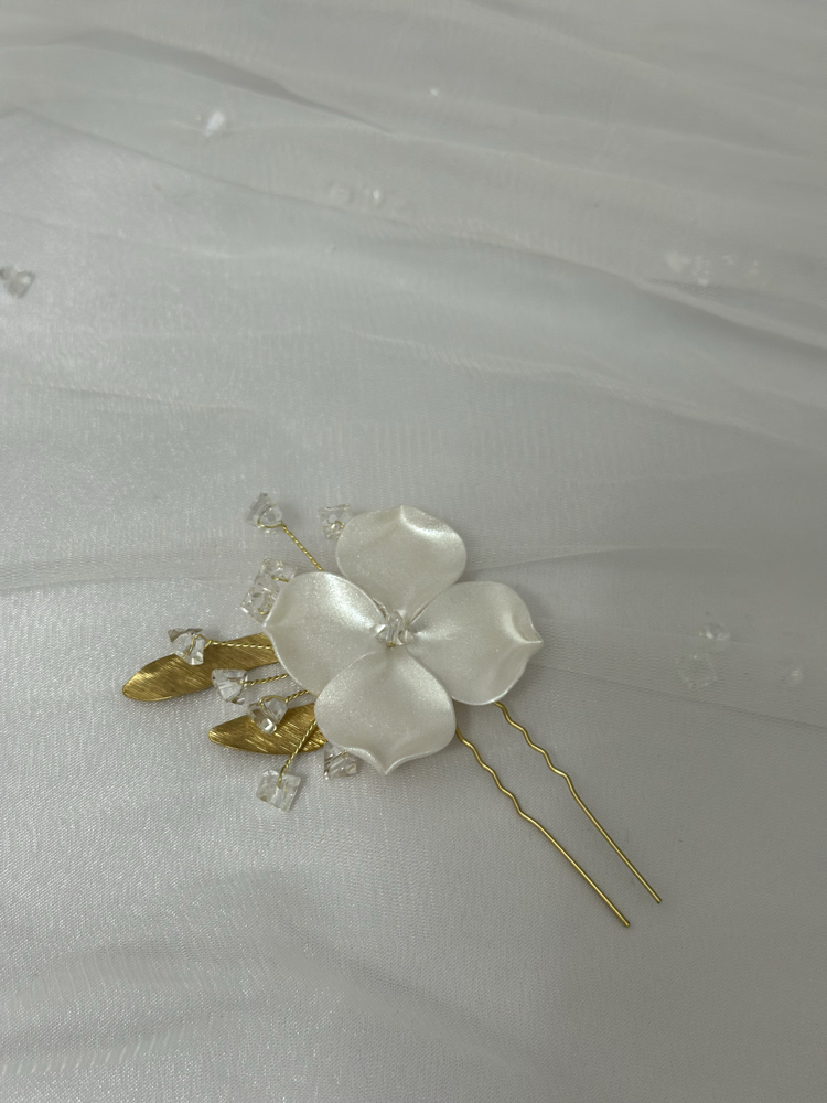 Flora hair pin B26/07