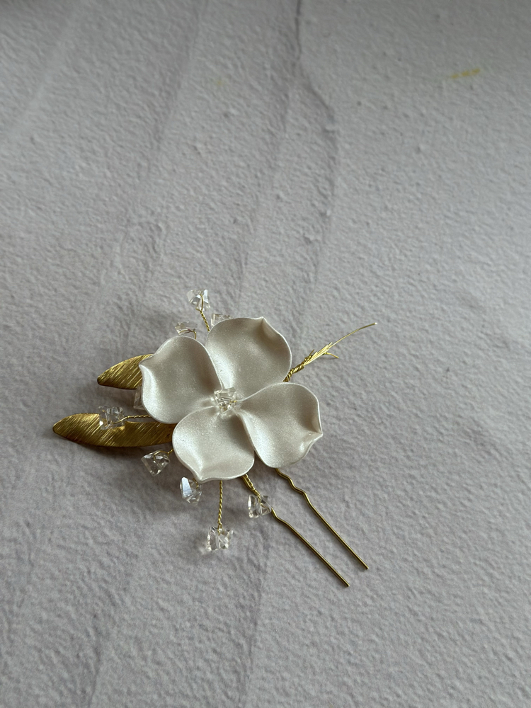 Flora hair pin B26/07