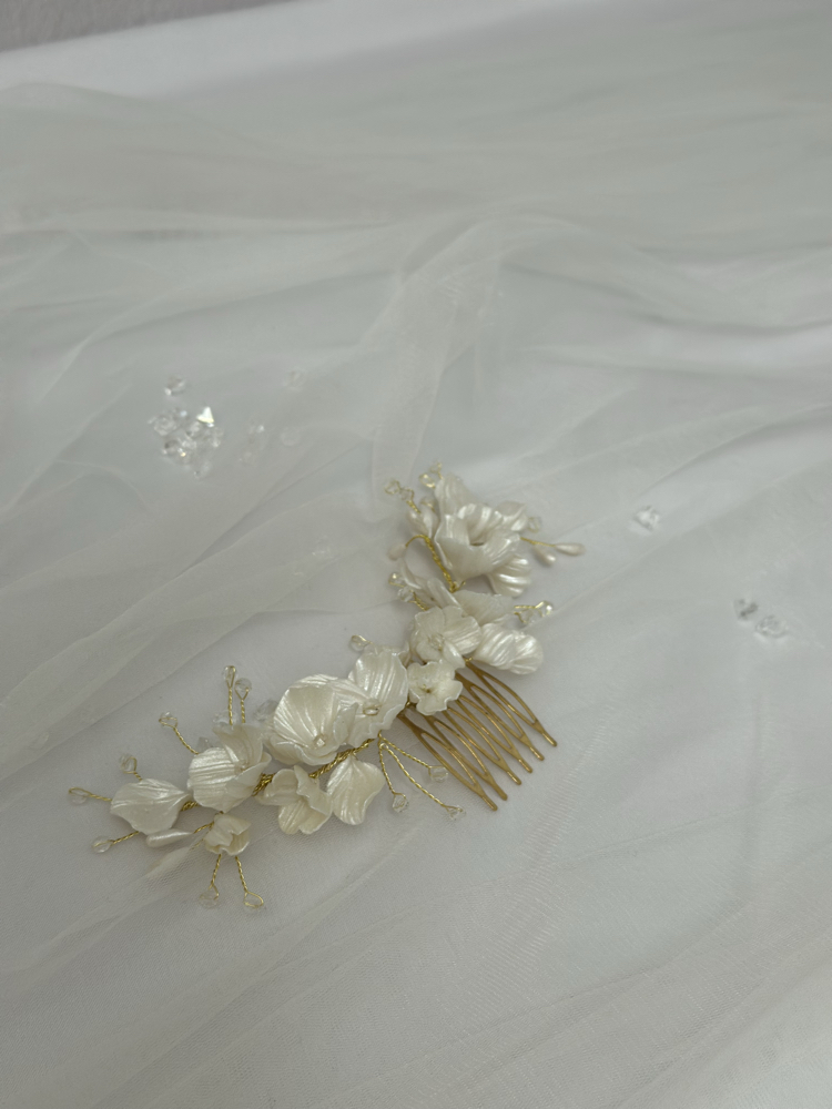White Petal comb. B26/05