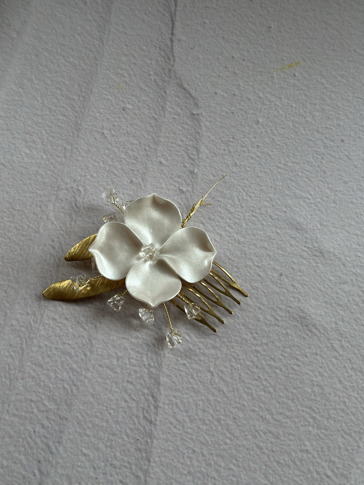 Flora hair pin B26/07
