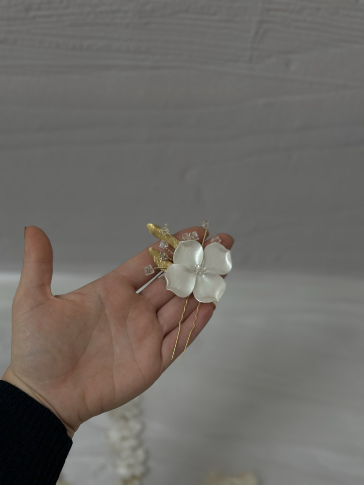Flora hair pin B26/07