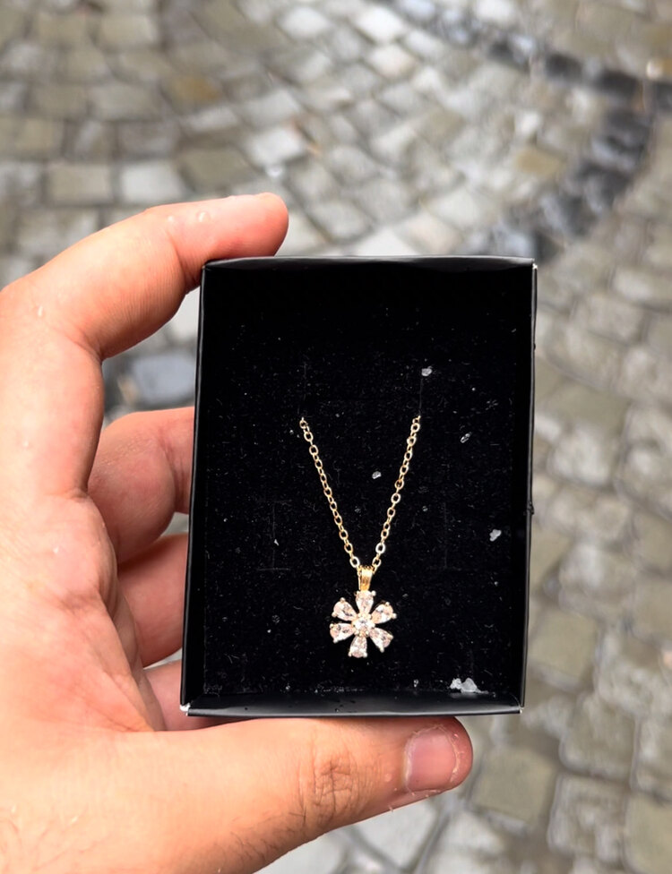 KAR TANESİ KOLYE