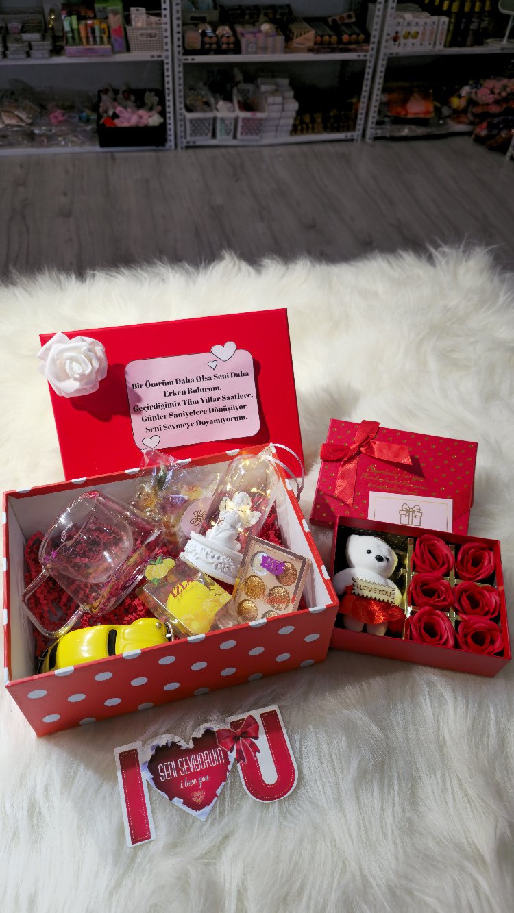 LOVE Temalı Premium Hediye Kutusu & Çift Cidarlı Bardak / Özel Hediye Seti