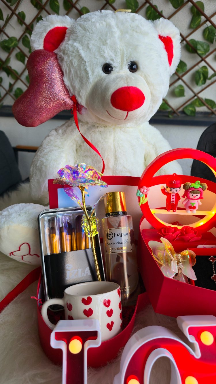 LOVE Işıklı Premium Hediye Seti – Peluş & Çanta/Birbirinden Güzel Hediyelerle Dolu