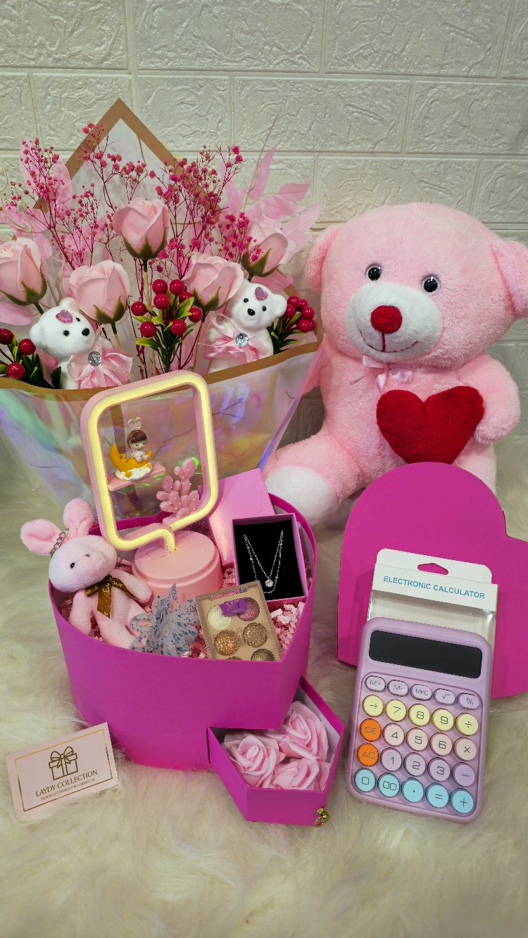  Kız Arkadaşa Sürpriz Hediye Paketi - Pembe Peluş Ayıcıklı & Güllü Buketli Dev Set