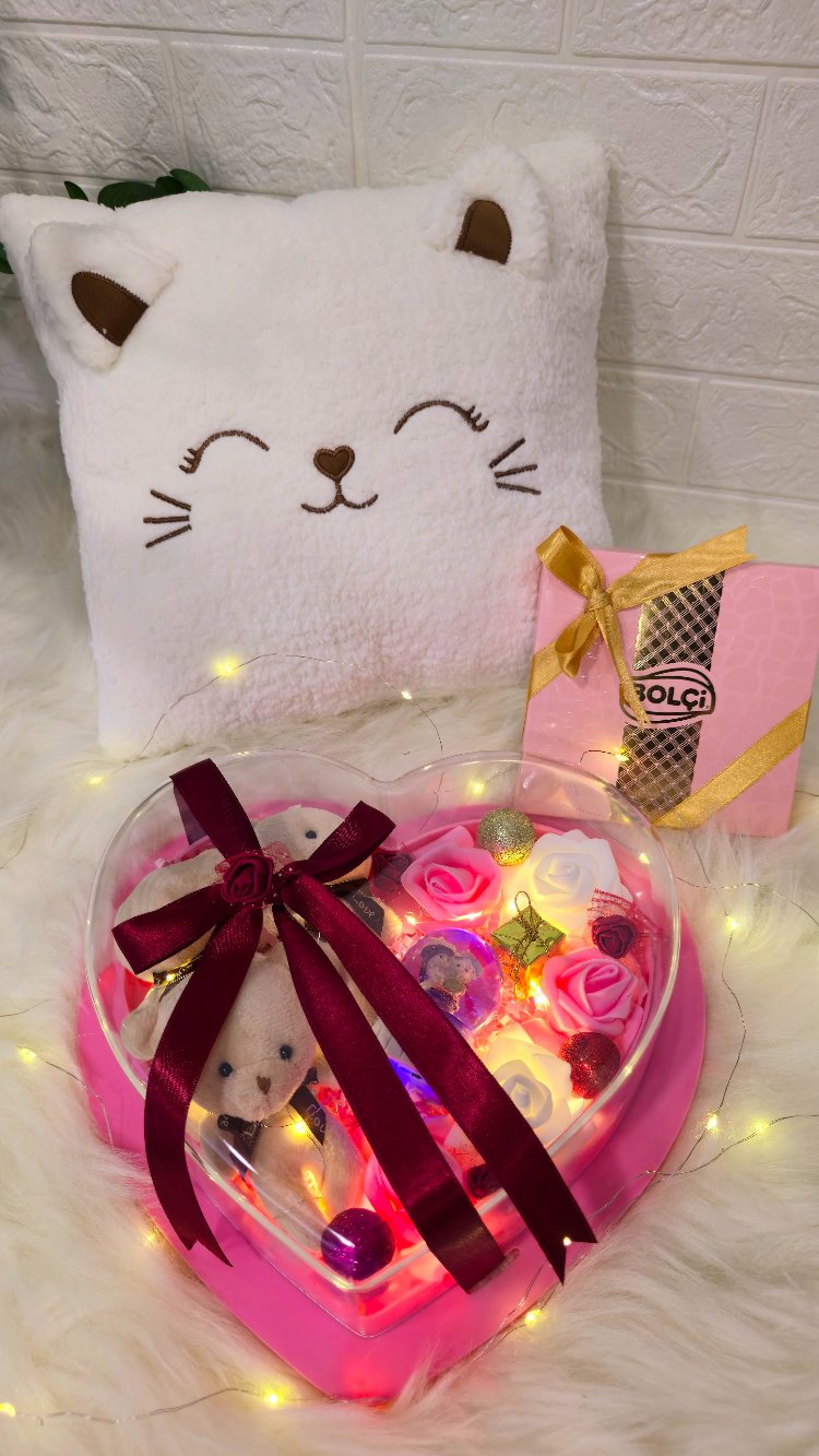 İhtişam kutusu & kedi yastık & aşk çikolatası / 3‘ lü set