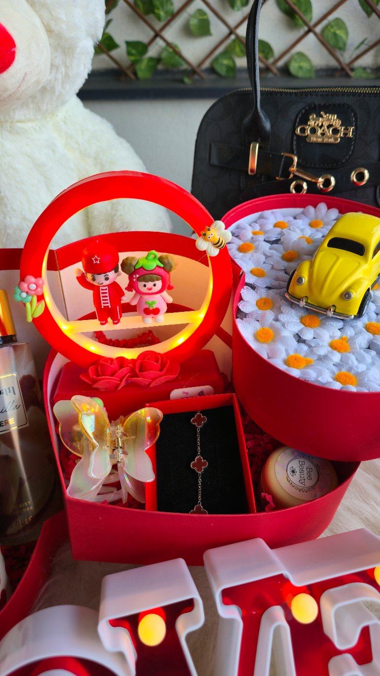 LOVE Işıklı Premium Hediye Seti – Peluş & Çanta/Birbirinden Güzel Hediyelerle Dolu