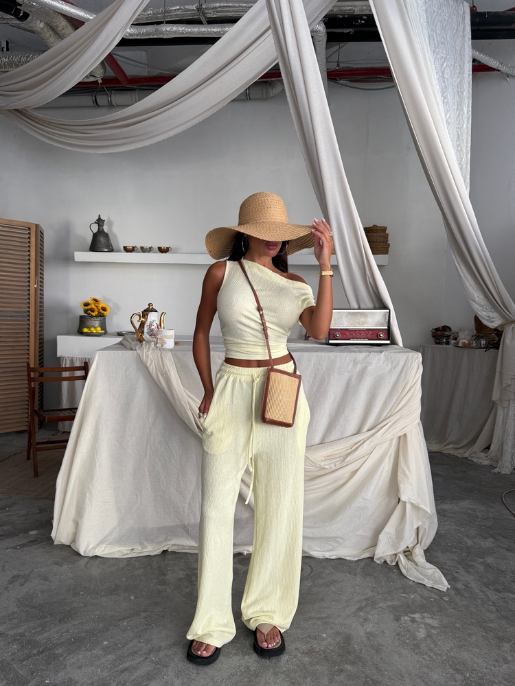 Omuz Detaylı Sarı Bluz/Pantolon Takım