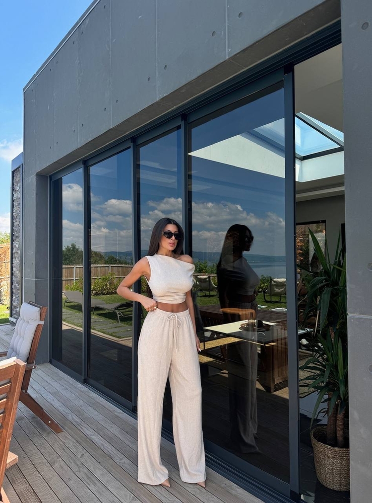 Omuz Detaylı Bej Bluz/Pantolon Takım