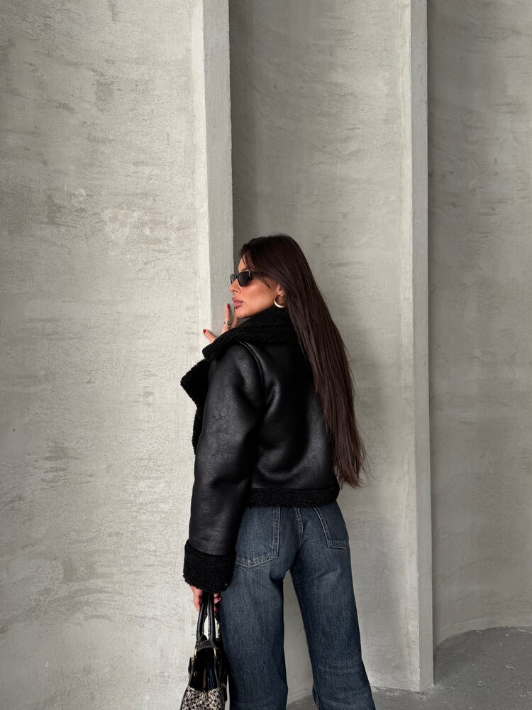  Kruvaze Yaka Peluş Crop Ceket