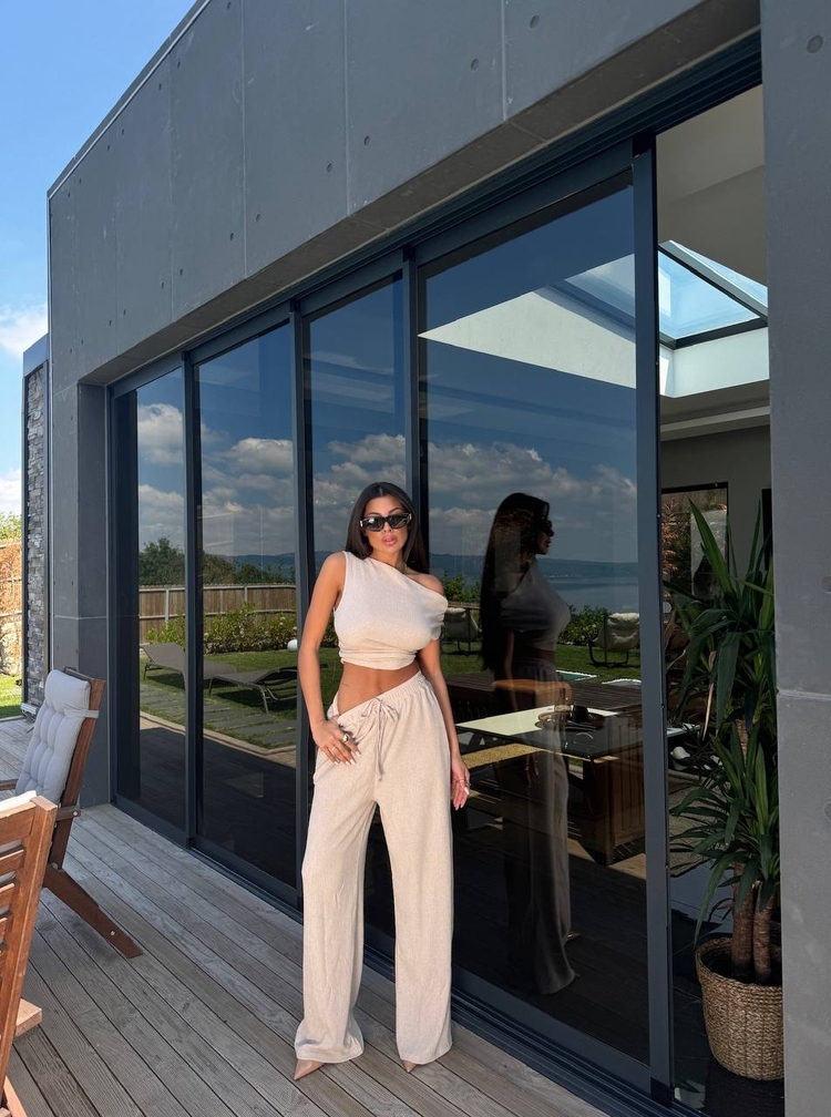 Omuz Detaylı Bej Bluz/Pantolon Takım