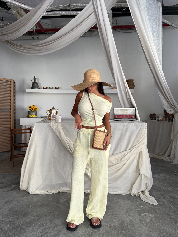 Omuz Detaylı Sarı Bluz/Pantolon Takım
