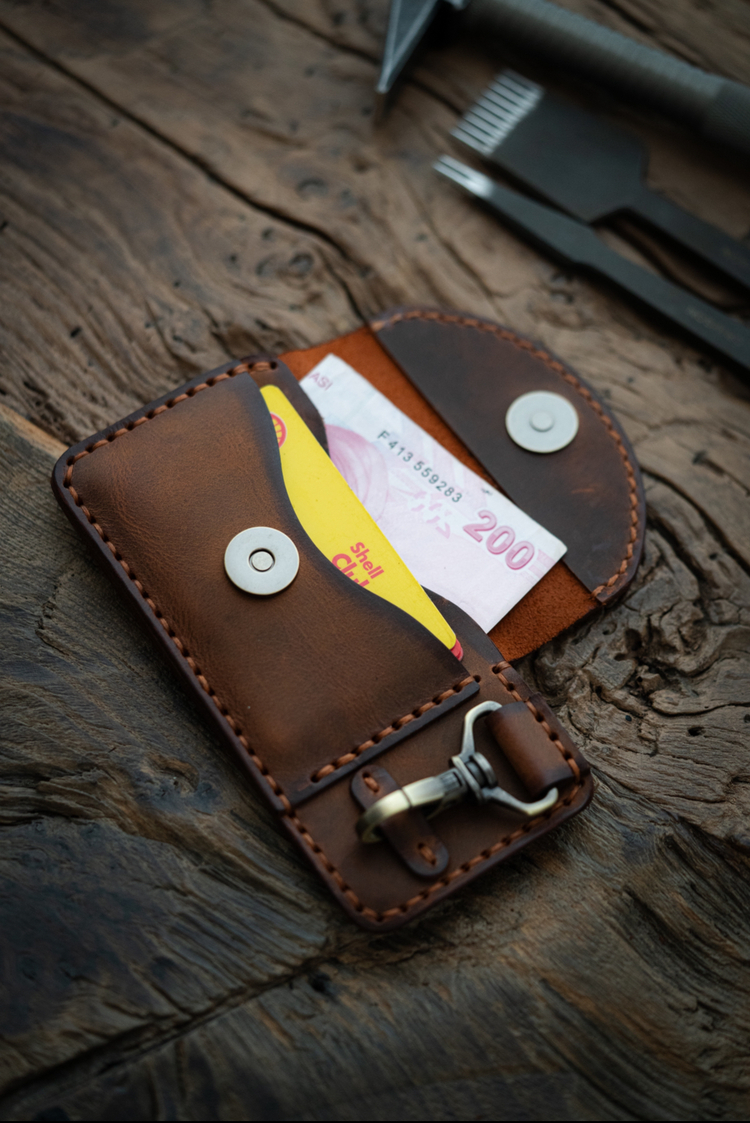 Model belt wallet